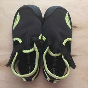 Cat & Jack Toddler Black Swim Shoes Sz 7/8